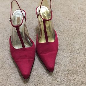 Anne Klein 71/2 pumps.
